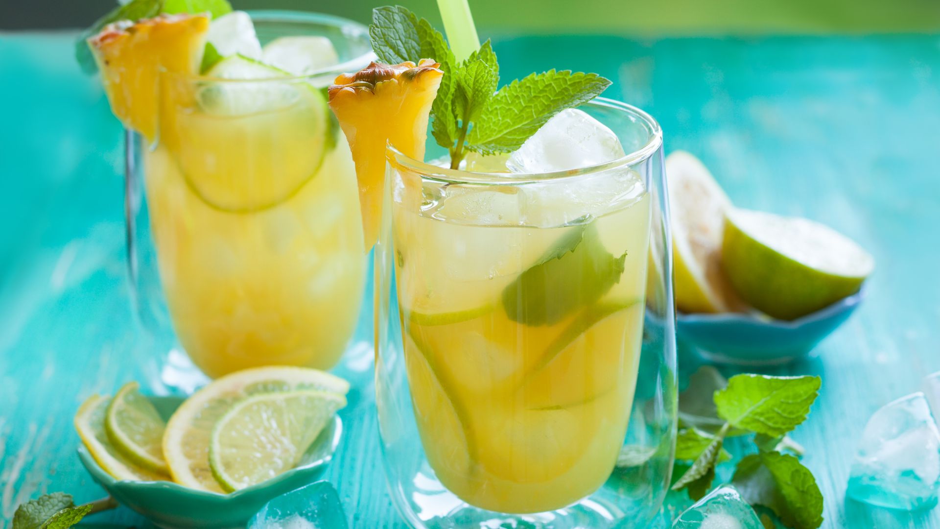 Αθλητικό ποτό ανανάς με lime